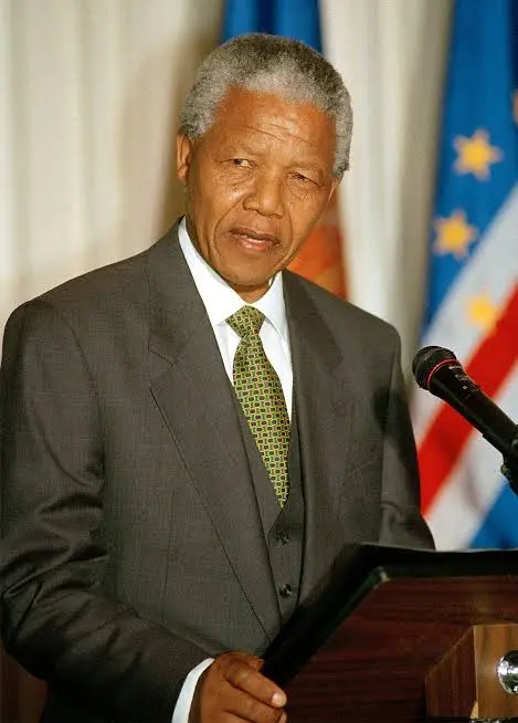 Nelson Mandela Biography: Awards, Private Life, Schooling, Web Price, Profession, Age